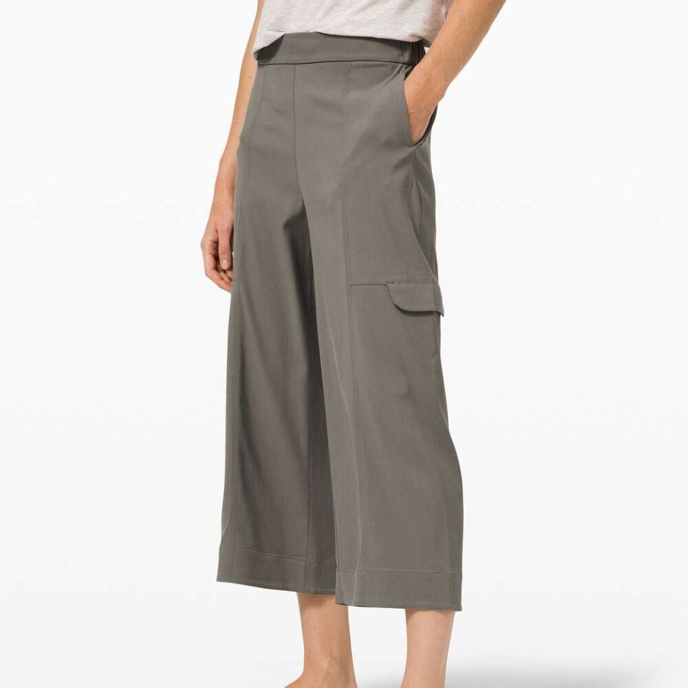 Lululemon Metropolis Maven High Rise Crop